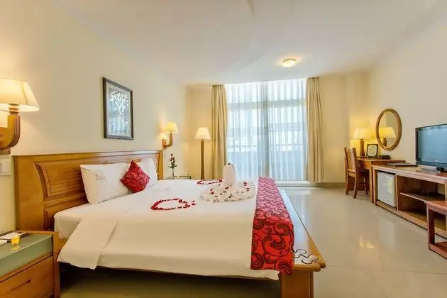 Deluxe Tek Büyük veya İki Ayrı Yataklı Oda, Balkon, Deniz Manzaralı
