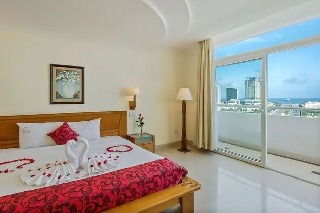 Deluxe Tek Büyük veya İki Ayrı Yataklı Oda, Balkon, Deniz Manzaralı