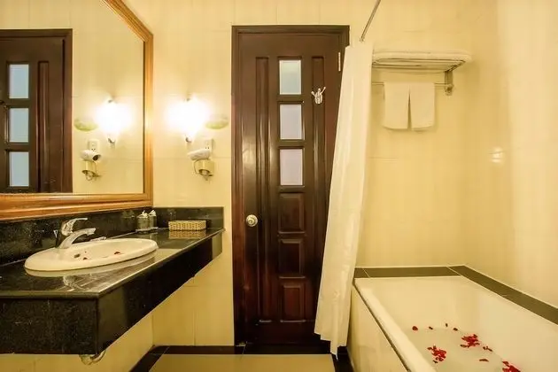 Deluxe Tek Büyük veya İki Ayrı Yataklı Oda, Balkon, Deniz Manzaralı