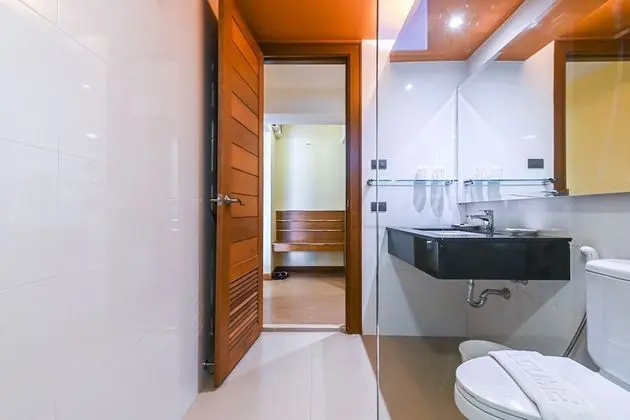 Deluxe Pool Access