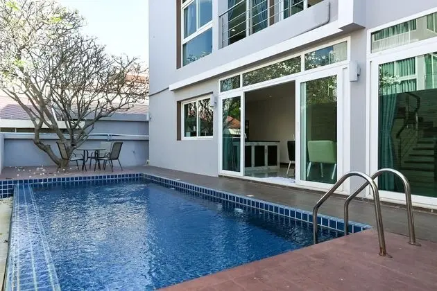 Golden Sea Pool Villa