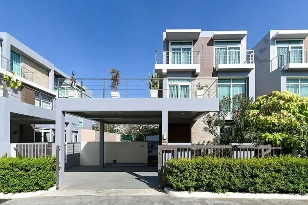 Golden Sea Pool Villa