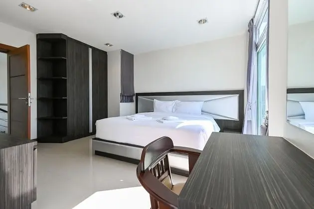 Golden Sea Pool Villa