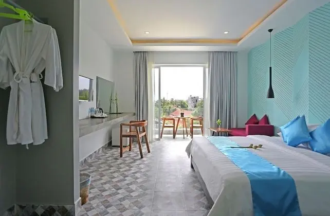 Deluxe Tek Büyük Yataklı Oda, Balkon, Havuz Manzaralı (Free Airport Pick up)