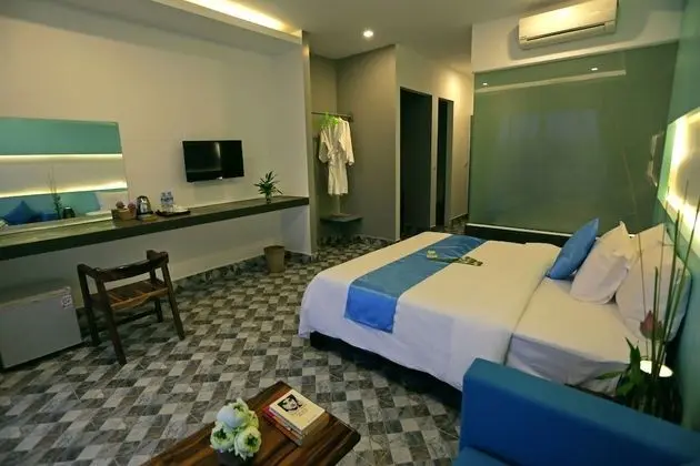 Deluxe Tek Büyük Yataklı Oda, Balkon, Havuz Manzaralı (Free Airport Pick up)