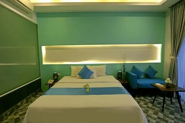 Deluxe Tek Büyük Yataklı Oda, Balkon, Havuz Manzaralı (Free Airport Pick up)
