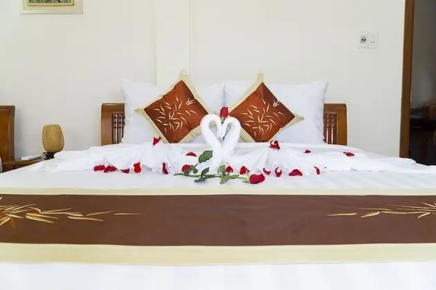 Deluxe Tek Büyük Yataklı Oda, Avlu Manzaralı