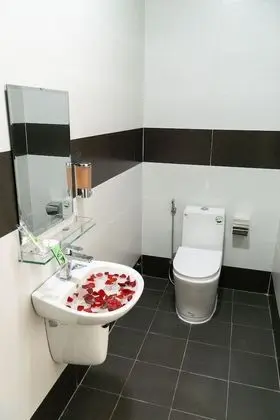 Deluxe Tek Büyük Yataklı Oda, Avlu Manzaralı