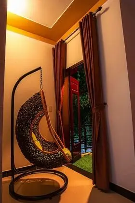 Tek Büyük Yataklı Oda, Balkon, Bahçe Manzaralı
