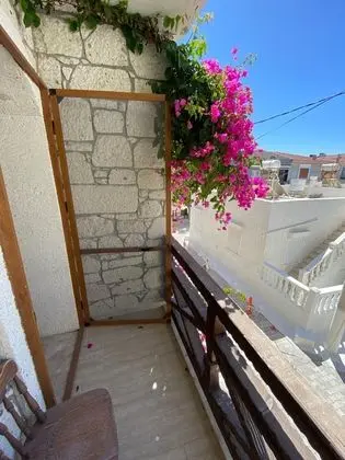 Begonviiller içinde balkon seçeneği.