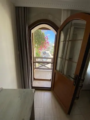 Begonvilli balkon ve her odada bulunan özel kasa, Tv, Klima, Minibar mevcut