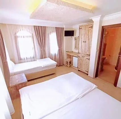 Her odamızda Klima, Tv, minibar saç kurutma makinası ve özel kasa mevcuttur