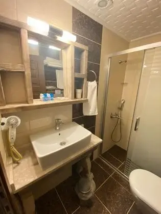 Standart Oda, Kara Manzaralı
