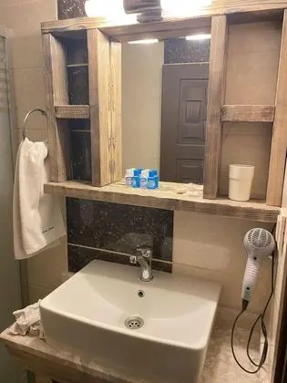 Standart Oda, Kara Manzaralı