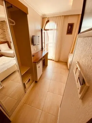 Tv, minibar, Klima ve şifreli kasa mevcuttur