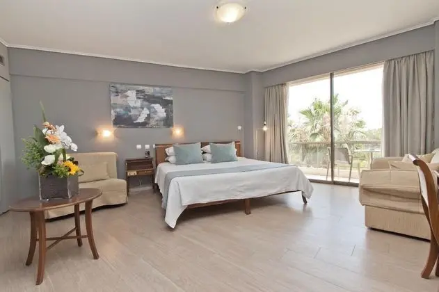 Üç Kişilik Oda, Balkon, Kısmi Deniz Manzaralı