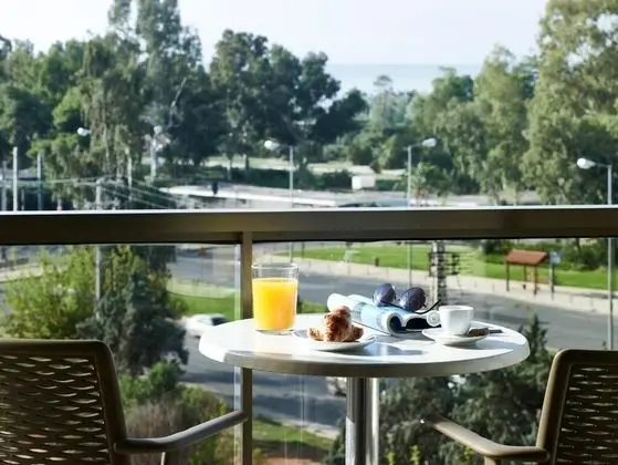 Üç Kişilik Oda, Balkon, Kısmi Deniz Manzaralı