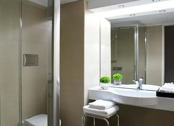 Üç Kişilik Oda, Balkon, Kısmi Deniz Manzaralı