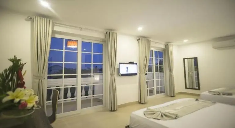 Deluxe Triple Room, 1 Bedroom, Balcony, City View