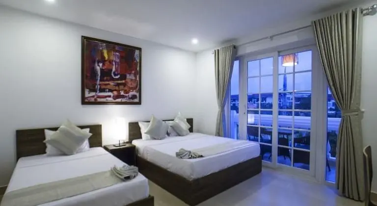 Deluxe Triple Room, 1 Bedroom, Balcony, City View