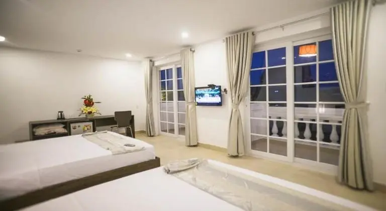 Deluxe Triple Room, 1 Bedroom, Balcony, City View