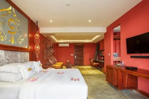 Luxury Suite, Bathtub, Balcony with City View