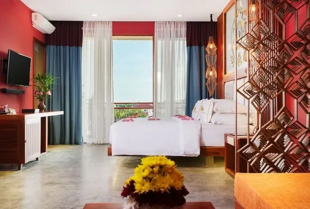 Luxury Suite, Bathtub, Balcony with City View