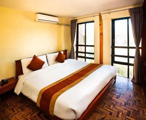 Deluxe Tek Büyük veya İki Ayrı Yataklı Oda, Sigara İçilebilir, Şehir Manzaralı