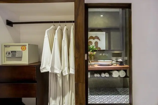 Luxury Oda