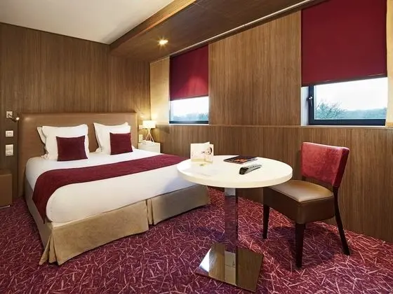 Standard Oda, 1 Büyük (Queen) Boy Yatak, Küvet