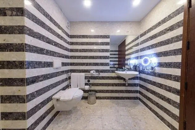 Engellilere uygun banyo