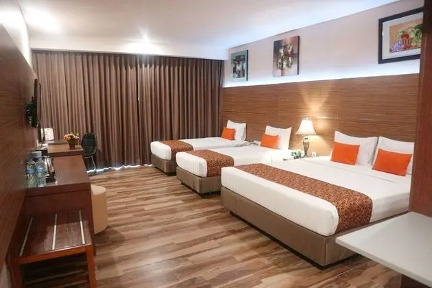 Deluxe Oda, Birden Çok Yatak, Balkon