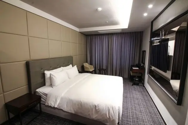 Deluxe Tek Büyük Yataklı Oda