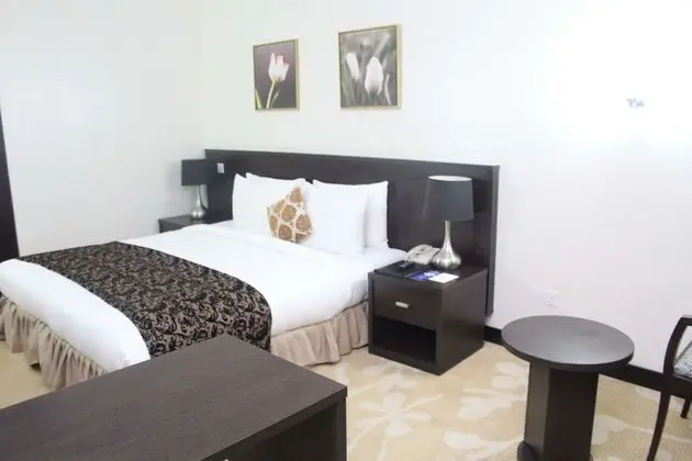 Süit, 1 Çift Kişilik Yatak, Küvet, Şehir Manzaralı