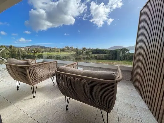 Junior Süit, 1 En Büyük (King) Boy Yatak ve Çekyat, Balkon, Deniz Manzaralı