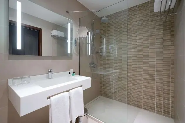 Deluxe Oda, 1 En Büyük (King) Boy Yatak
