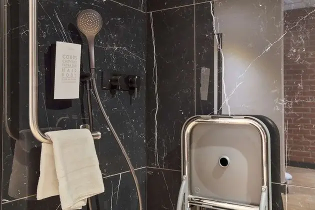 Superior Oda, 1 Büyük (Queen) Boy Yatak