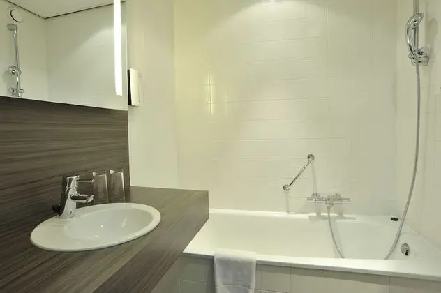 Tek Büyük Yataklı Oda (shower)