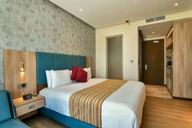 Deluxe Oda, 1 En Büyük (King) Boy Yatak (Runway View)