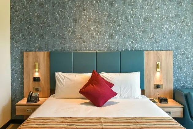 Deluxe Oda, 1 En Büyük (King) Boy Yatak (Runway View)