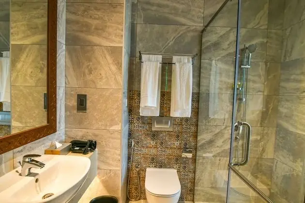 Deluxe Oda, 1 En Büyük (King) Boy Yatak, Şehir Manzaralı