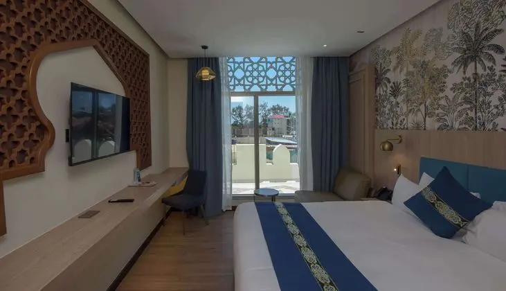 Deluxe Oda, 1 En Büyük (King) Boy Yatak, Şehir Manzaralı