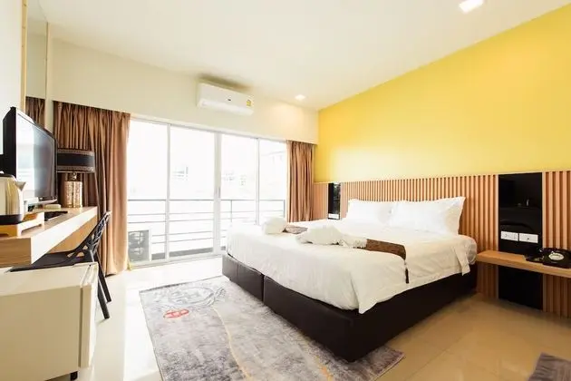 Deluxe Room, Balcony (Non-smoking)