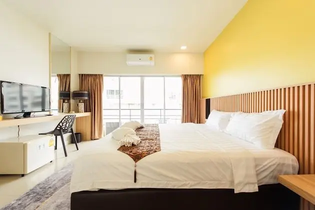 Deluxe Room, Balcony (Non-smoking)