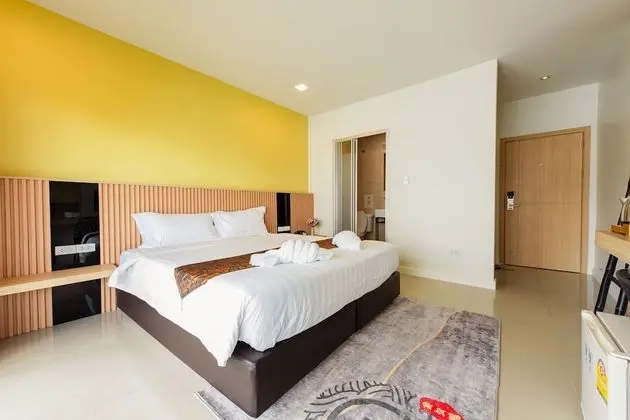 Deluxe Room, Balcony (Non-smoking)