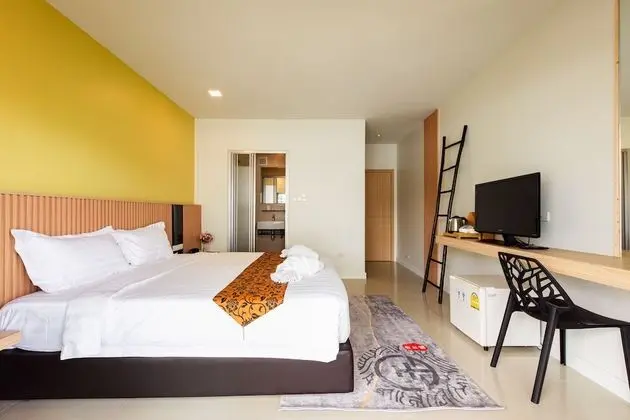 Deluxe Room, Balcony (Non-smoking)