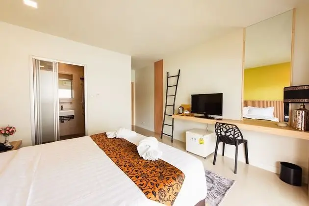 Deluxe Room, Balcony (Non-smoking)