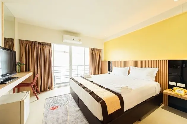 Deluxe Room, Balcony (Non-smoking)