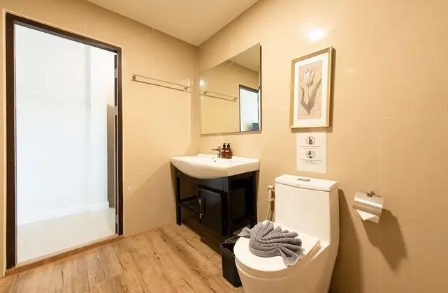 Deluxe Room, Balcony (Non-smoking)