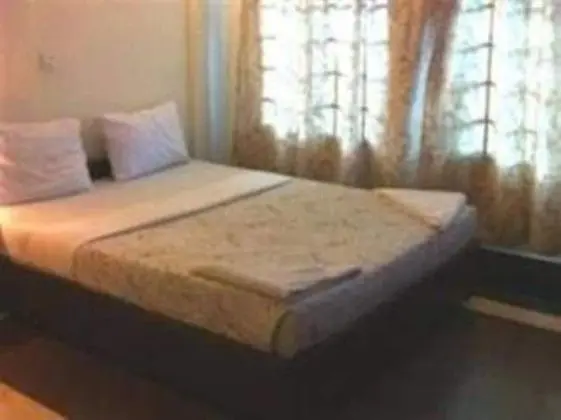 Tek Büyük Yataklı Oda (Double Room with Fan)